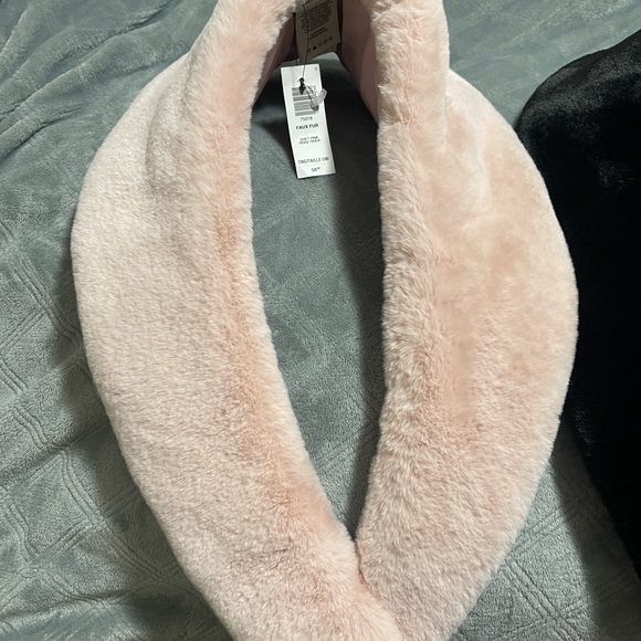 Aritzia Faux/Fur - Picture 3 of 3